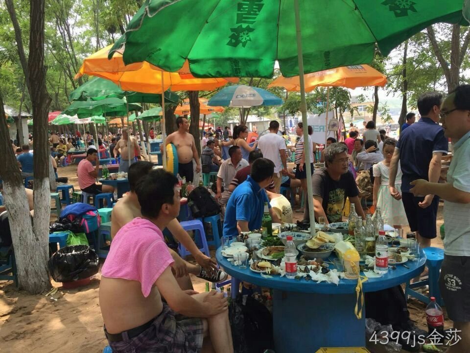 工会组织员工开展夏季海上消暑活动